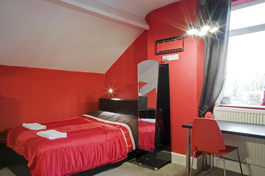 Oaklands Apartment Wolverhampton Exterior photo